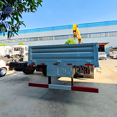 SINOTRUCK 4X2 6 ruote camion merci con gru camion montato gru in vendita