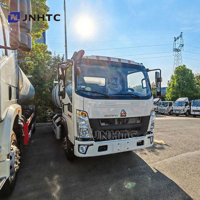 Sinotruk Howo 4x2 Camionetto a combustibile leggero 4200 litri Camionetto a combustibile diesel