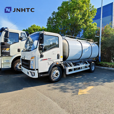 Sinotruk Howo 4x2 Camionetto a combustibile leggero 4200 litri Camionetto a combustibile diesel