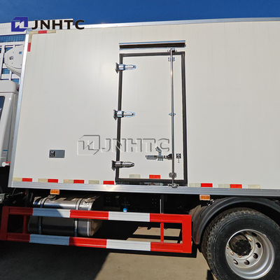 Vendita a caldo HOWO 6 ruote 4x2 Piccolo camion frigorifero manuale camion contenitore refrigerato