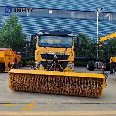 Howo TX Road Salt Spreader Macchina per sciogliere la neve 6X4 350 HP Suitable Snow Sweeper Truck