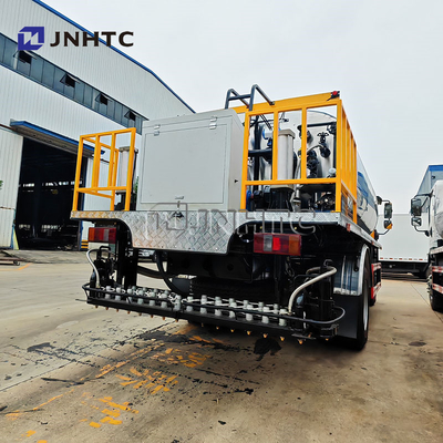 Hot emulsified HOWO 7000 litri distributore di asfalto camion diffusore di bitume camion spruzzatore