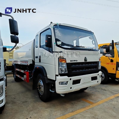 HOWO Camion leggero per l'acqua Acciaio inossidabile Bevande 4x2 5000 litri 5 tonnellate Camion cisterna Camion cisterna prezzo