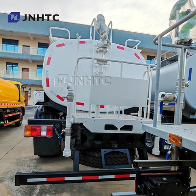 HOWO Camion leggero per l'acqua Acciaio inossidabile Bevande 4x2 5000 litri 5 tonnellate Camion cisterna Camion cisterna prezzo