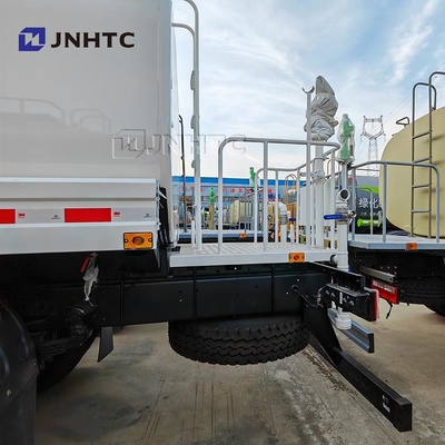 HOWO Camion leggero per l'acqua Acciaio inossidabile Bevande 4x2 5000 litri 5 tonnellate Camion cisterna Camion cisterna prezzo