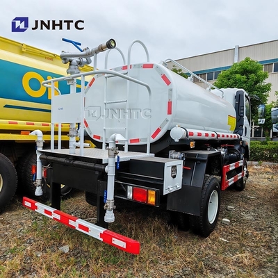 NEW HOWO Camion leggero per l'acqua 4x2 5000 litri 5 tonnellate Camion cisterna per l'acqua