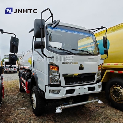 NEW HOWO Camion leggero per l'acqua 4x2 5000 litri 5 tonnellate Camion cisterna per l'acqua