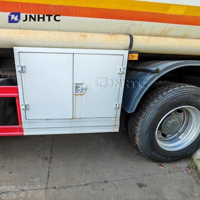 Howo Camioni cisterna petrolifera 4X2 266 CV 30000 litri Trasporto carburante Camioni cisterna carburante
