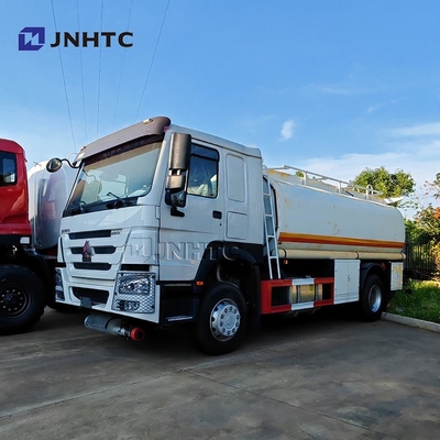 Howo Camioni cisterna petrolifera 4X2 266 CV 30000 litri Trasporto carburante Camioni cisterna carburante