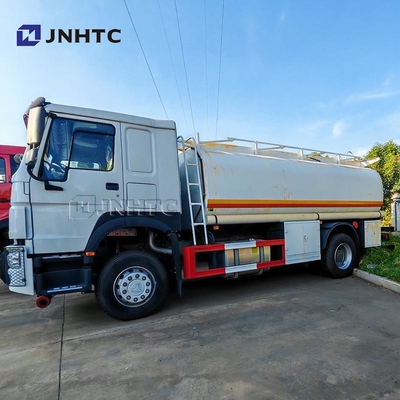 Howo Camioni cisterna petrolifera 4X2 266 CV 30000 litri Trasporto carburante Camioni cisterna carburante