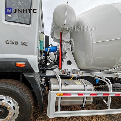 Nuovo HOWO Camion per la miscelazione del calcestruzzo 6x4 10 ruote Camion per la miscelazione del cemento