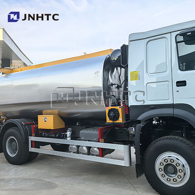 Nuovo Sinotruk Howo 6 ruote Fuel Tank Truck 10000 litri Oil Tanker Con professione personalizzare
