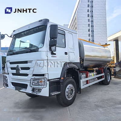Nuovo Sinotruk Howo 6 ruote Fuel Tank Truck 10000 litri Oil Tanker Con professione personalizzare