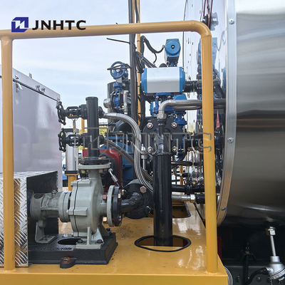 HOWO 4X2 rimorchio per la costruzione stradale distributore di asfalto camion con spray bar per la preparazione dell'asfalto
