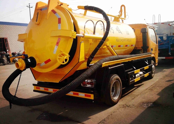 Inclini il camion di aspirazione delle acque luride di vuoto del volante/il camion pulizia delle acque luride