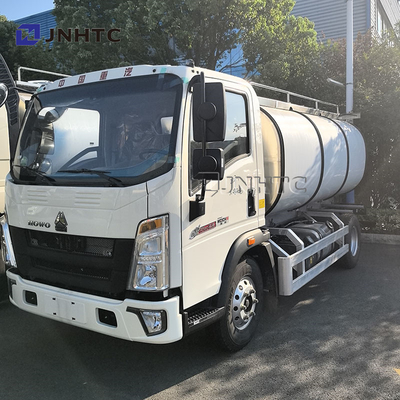 HOWO 8cbm Fuel Tanker Truck Light Duty Oil Tank Truck Mobile Refueling Truck Aluminium Fuel Tanks in vendita