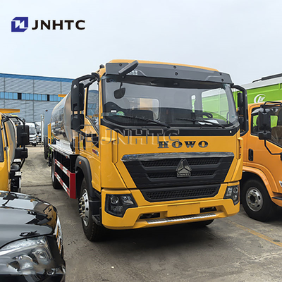 HOWO Macchine per la costruzione stradale distributore automatico di asfalto distributore di bitume camion di spruzzo di asfalto