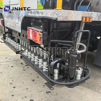 HOWO Macchine per la costruzione stradale distributore automatico di asfalto distributore di bitume camion di spruzzo di asfalto