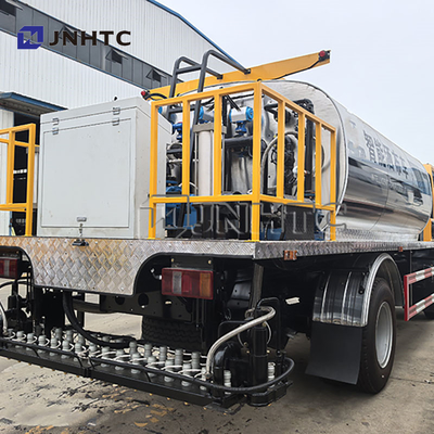 HOWO 6 ruote Asfalto Bitume Distributore Bitume Sprayer camion in vendita