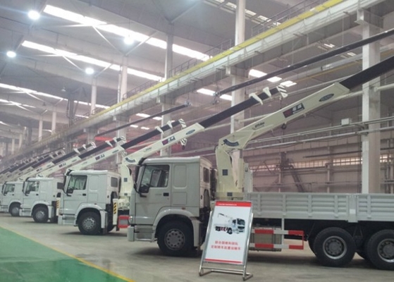 Il camion di SINOTRUK HOWO ha montato la gru/la gru a braccio girevole montata camion per costruzione