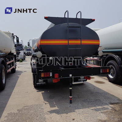 HOWO 4 000 litri 5 000 litri Cisterna di carburante 5 tonnellate di carburante Cisterna di distribuzione