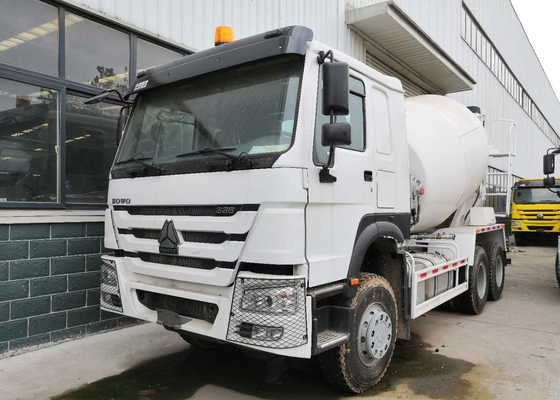 Il camion bianco della betoniera 10CBM, RHD 10 spinge il camion della pompa della betoniera
