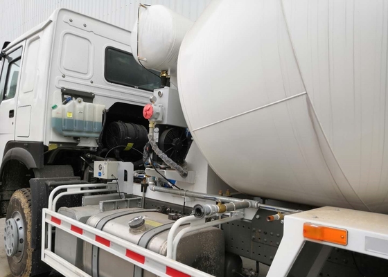 Il camion bianco della betoniera 10CBM, RHD 10 spinge il camion della pompa della betoniera
