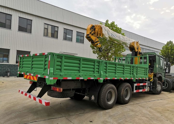 il camion del telaio di 12T 6x4 ha montato la gru dell'asta di colore verde di Sinotruk Howo7
