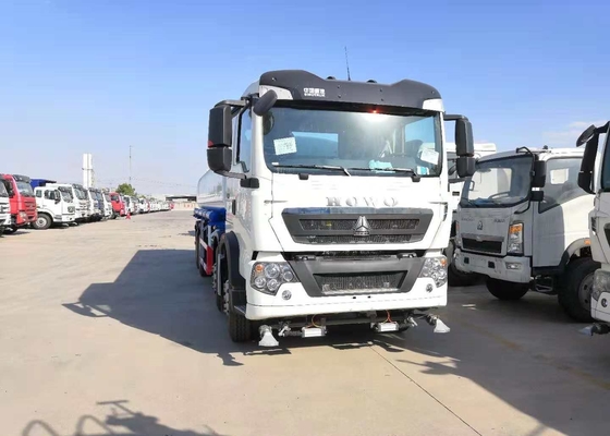266hp liquido dei camion di serbatoio di combustibile dell'acqua di Sinotruk 10cbm 4 * 2 con il condizionatore d'aria