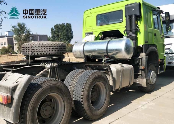 Il camion LHD del trattore della testa di disegno di HOWO sceglie il colore verde delle ruote della cabina 10 dell'ancoraggio