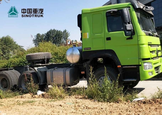 Il camion LHD del trattore della testa di disegno di HOWO sceglie il colore verde delle ruote della cabina 10 dell'ancoraggio