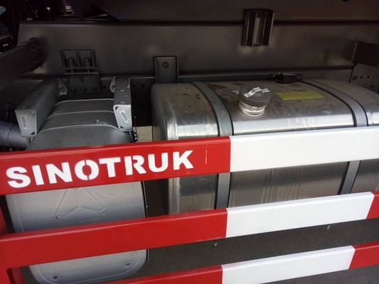 Autocarro con cassone ribaltabile famoso di SINOTRUK HOWO 6*4, tipo camion commerciali pesanti del combustibile diesel