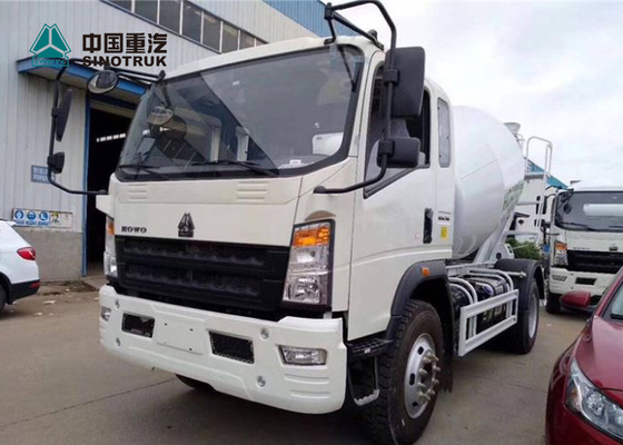 Howo 4x2 4CBM Mini Concrete Mixer Truck con colore bianco è pronto in fabbrica