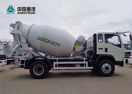 Howo 4x2 4CBM Mini Concrete Mixer Truck con colore bianco è pronto in fabbrica