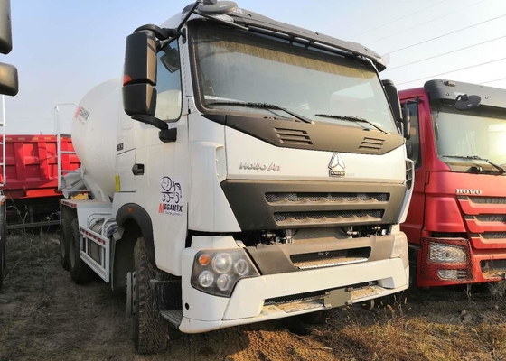 Tipo di azionamento concreto del camion 6*4 della miscela di caricamento di auto del miscelatore del camion del cemento di Howo