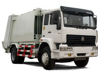Volume bianco del camion SINOTRUK HOWO 4x2 6000L del compattatore di rifiuti di colore 12m3