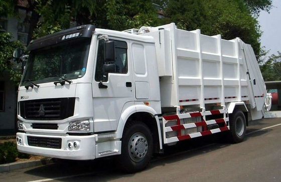 Volume bianco del camion SINOTRUK HOWO 4x2 6000L del compattatore di rifiuti di colore 12m3
