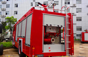Camion dei vigili del fuoco 4x2 251hp - serbatoio di acqua di salvataggio del camion 6m3 del combattente di fuoco di 350hp SINOTRUK HOWO