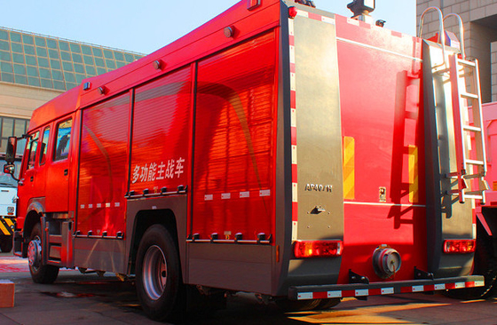 Camion dei vigili del fuoco 4x2 251hp - serbatoio di acqua di salvataggio del camion 6m3 del combattente di fuoco di 350hp SINOTRUK HOWO