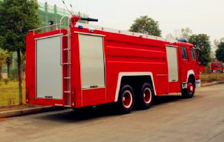 Veicoli di soccorso rossi e bianchi del fuoco del camion dei vigili del fuoco SINOTRUK HOWO 6x4 12m3 di salvataggio del pompiere