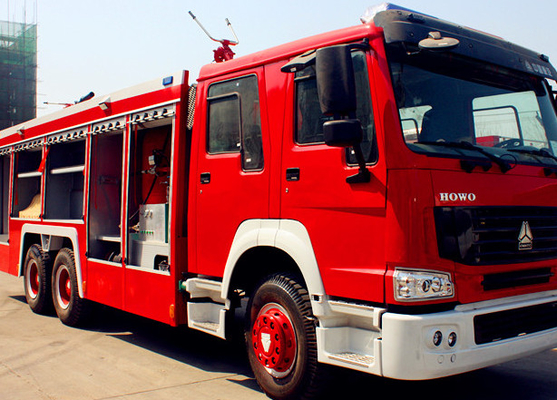 Veicoli di soccorso rossi e bianchi del fuoco del camion dei vigili del fuoco SINOTRUK HOWO 6x4 12m3 di salvataggio del pompiere