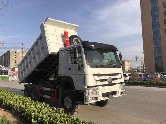 Autocarro con cassone ribaltabile resistente della ruota di Sinotruk 6x4 10 con il capovolgimento della piattaforma del corpo