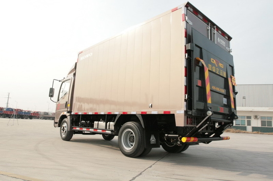 Camion 4x2 del congelatore di frigorifero di Sinotruk Howo7 10T per trasporto del latte e della carne