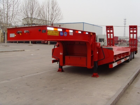 Colore rosso del letto di 3 assi del rimorchio basso dei semi con gli assi della direzione di auto e le rampe idrauliche