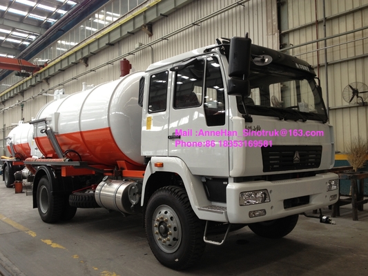 Camion dei rifiuti liquidi del camion 8-12CBM 4X2 della raccolta delle acque luride di impresa di risanamento di Sinotruk