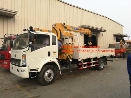 la gru del supporto del camion 5T di Sinotruk Howo con la gru 4x2 6 di Xcmg spinge con il contenitore di carico 10T