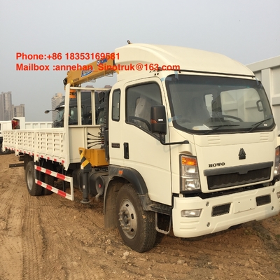 la gru del supporto del camion 5T di Sinotruk Howo con la gru 4x2 6 di Xcmg spinge con il contenitore di carico 10T