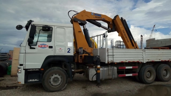 Il camion di Sinotruk Howo 6x4 ha montato il driver della mano destra del driver della mano sinistra dell'euro 2 della gru