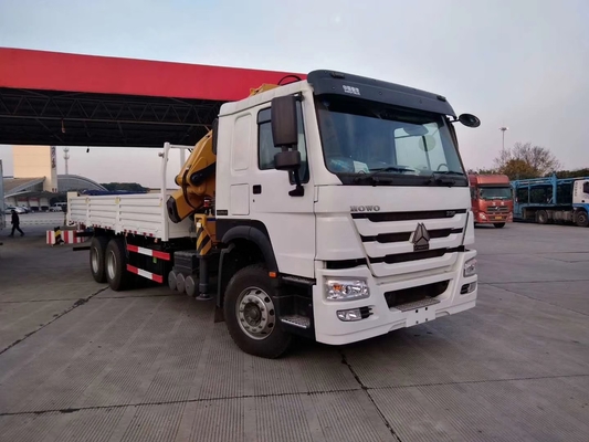 Il camion di Sinotruk Howo 6x4 ha montato il driver della mano destra del driver della mano sinistra dell'euro 2 della gru