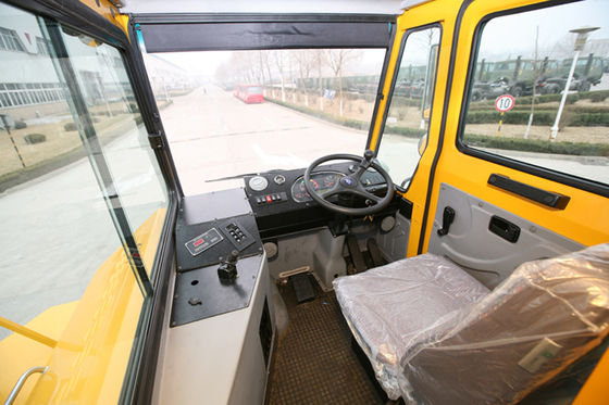 Cabina del camion del trattore del porto di Sinotruk singola con 4 gomme e 1 pezzo di ricambio